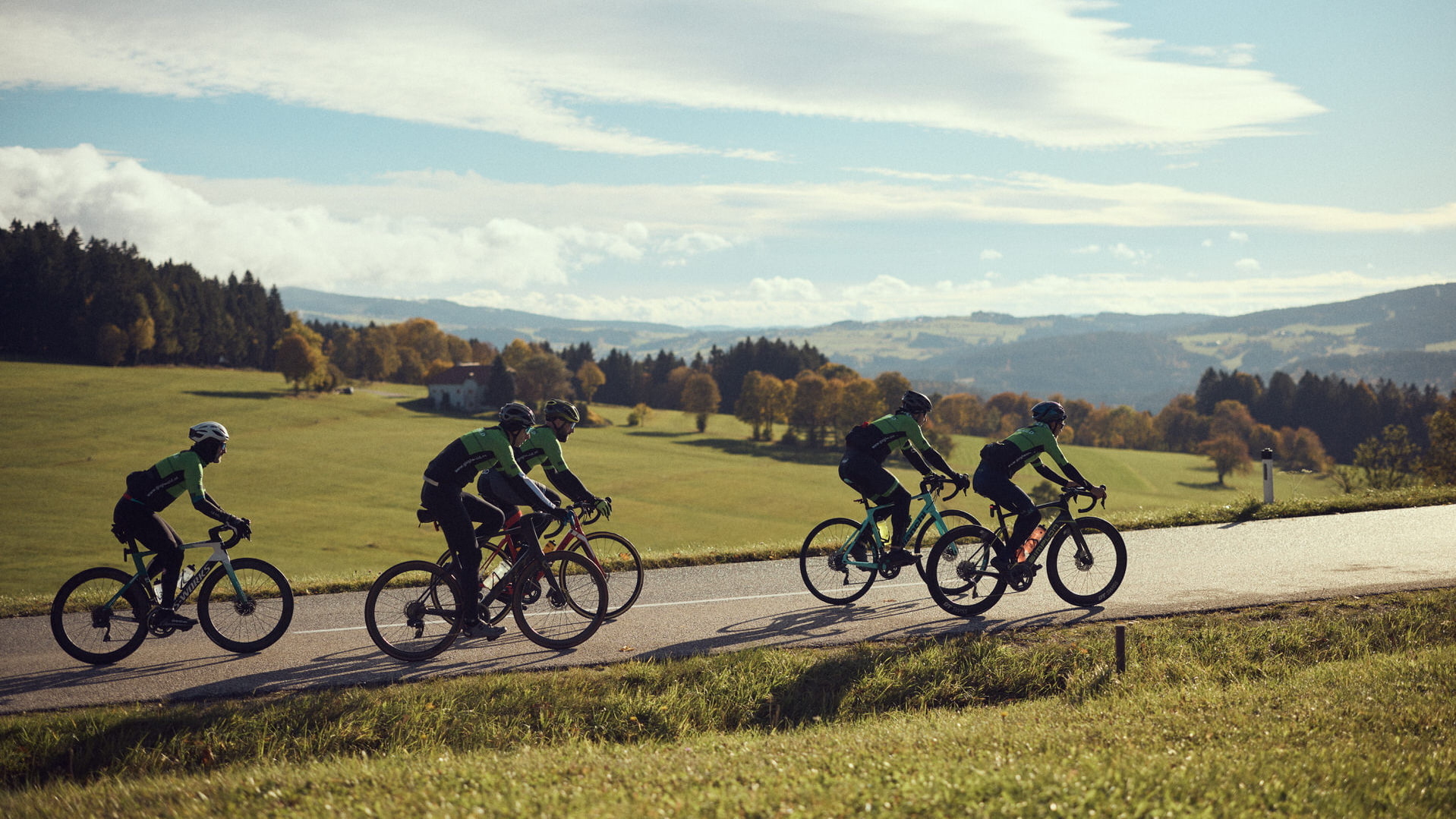 Gruppe beim Radfahren in Guglwald